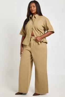 boohoo Pantalon Grande Taille en Sergé à Plis Devant et Jambes Larges<Femme Pantalons