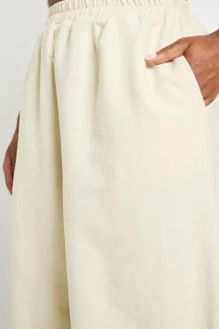 Pantalon Grande Taille À Jambes Larges Avec Taille Élastiquée Et Finition Peau De Pêche