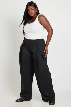 boohoo Pantalon Grande Taille À Jambes Tonneau Et Plis<Femme Pantalons