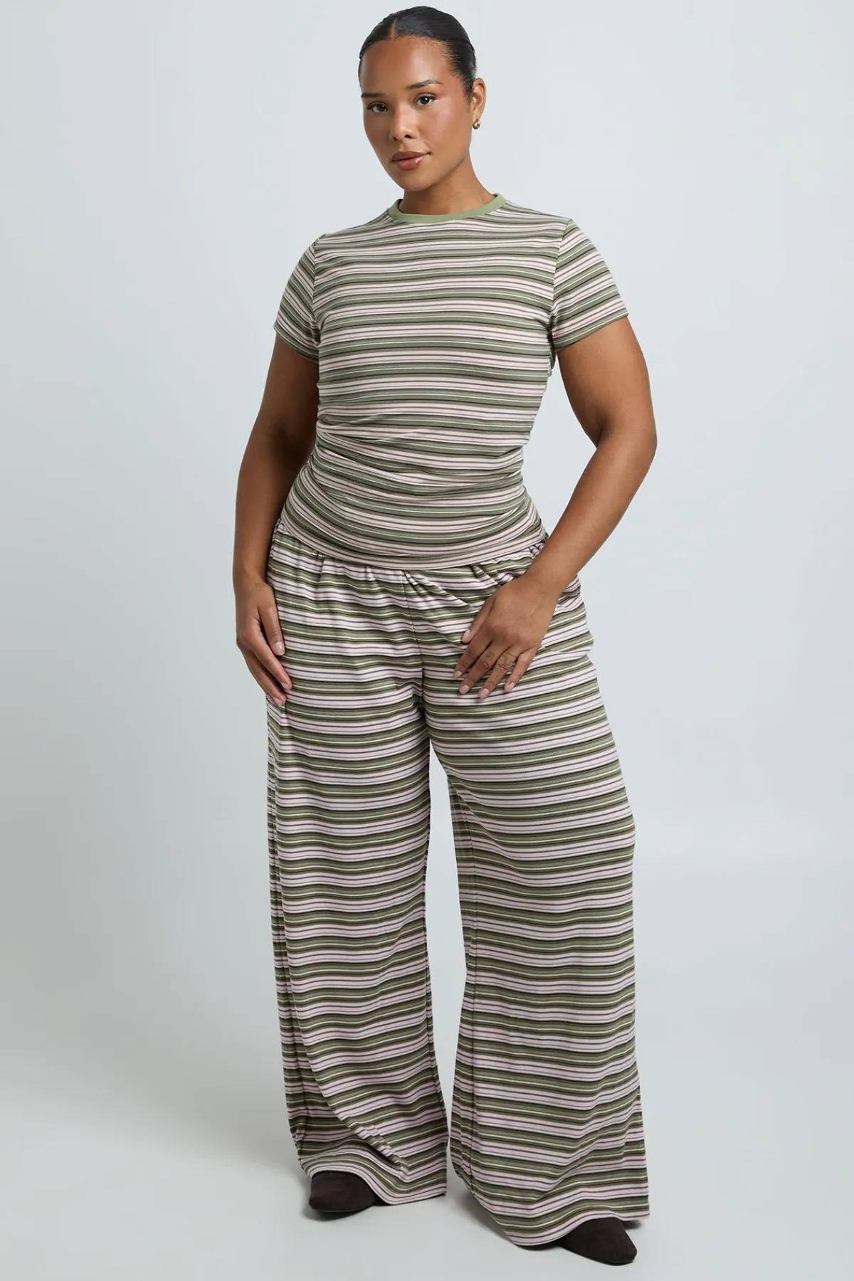 boohoo Pantalon Grande Taille À Jambe Droite En Maille Côtelée Rayée<Femme Pantalons