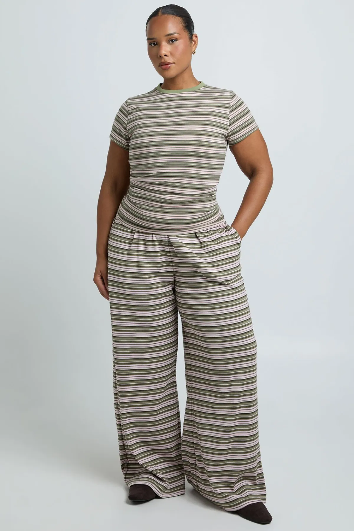 boohoo Pantalon Grande Taille À Jambe Droite En Maille Côtelée Rayée<Femme Pantalons