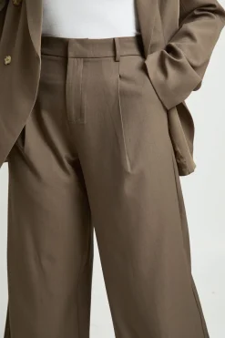 Pantalon Grande Taille À Jambes Larges Avec Plis Devant