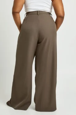 Pantalon Grande Taille À Jambes Larges Avec Plis Devant