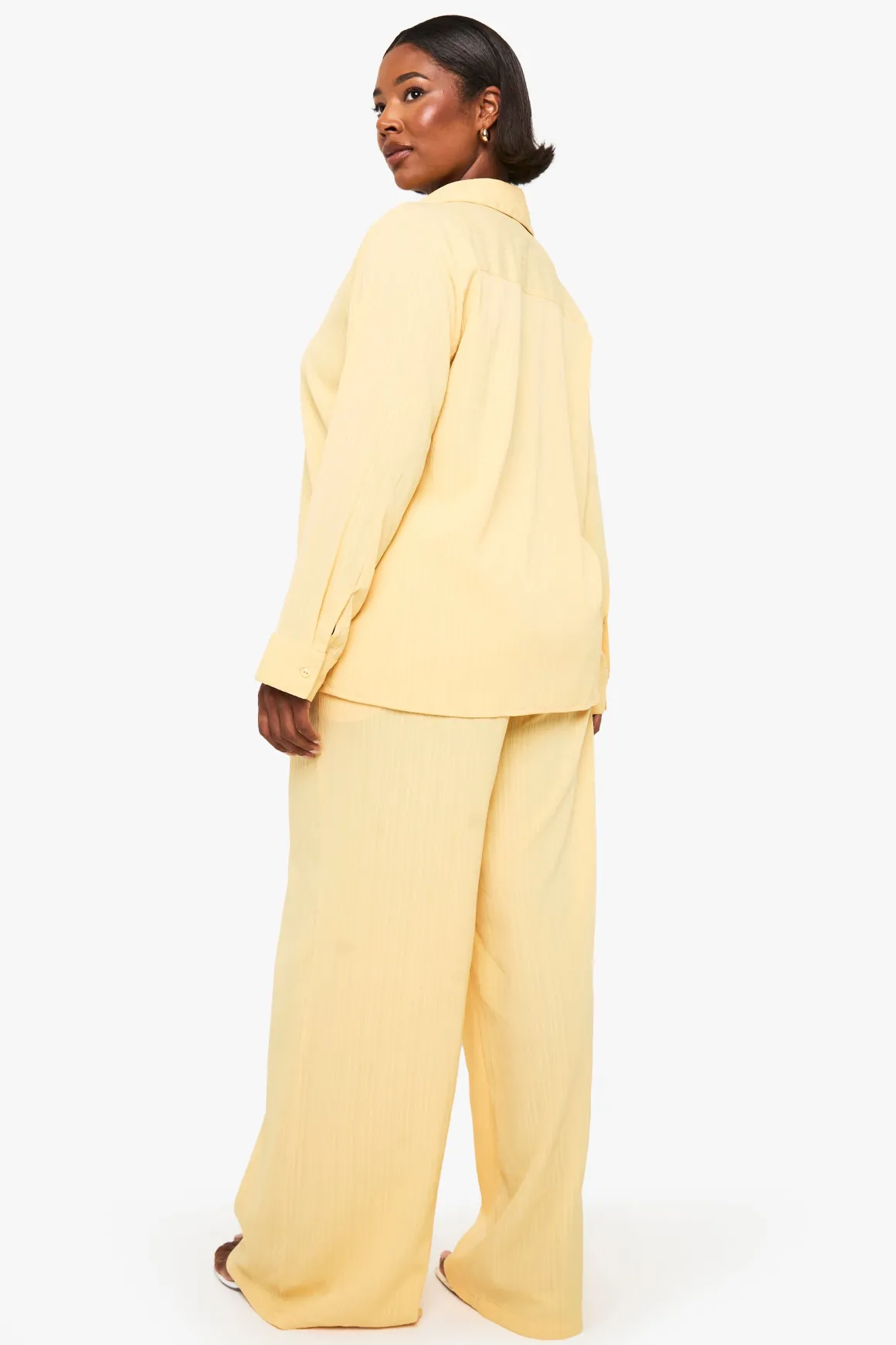 Pantalon à jambe large à texture froissée