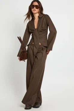 Pantalon à jambes larges aux détails de plis