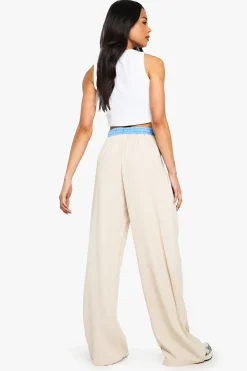 Pantalon à jambes larges avec ceinture à rayures contrastées