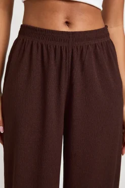 Pantalon à jambes larges avec ourlet à bulles texturé