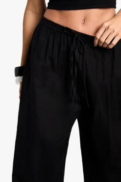 boohoo Pantalon à jambes larges pour grandes tailles à ourlet brodé<Femme Pantalons