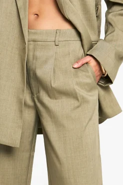 Pantalon à jambes larges sur mesure en tissu tissé avec ourlet retroussé