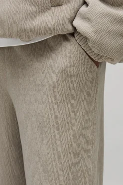 boohooMAN Pantalon à jambes superposées en synthétique texturé, coupe plus décontractée<Homme Tout Afficher|Pantalons Grande Taille
