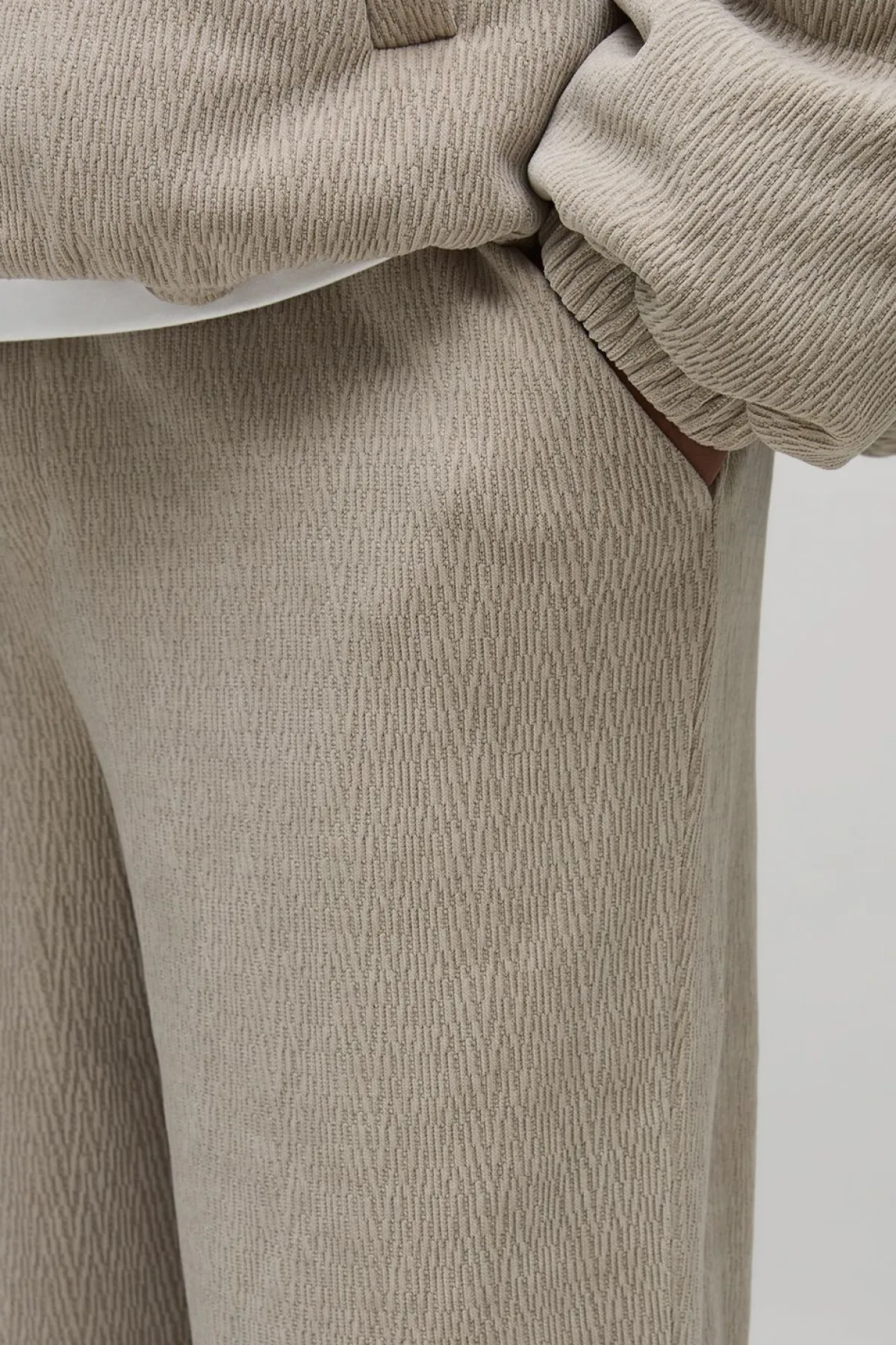 boohooMAN Pantalon à jambes superposées en synthétique texturé, coupe plus décontractée<Homme Tout Afficher|Pantalons Grande Taille