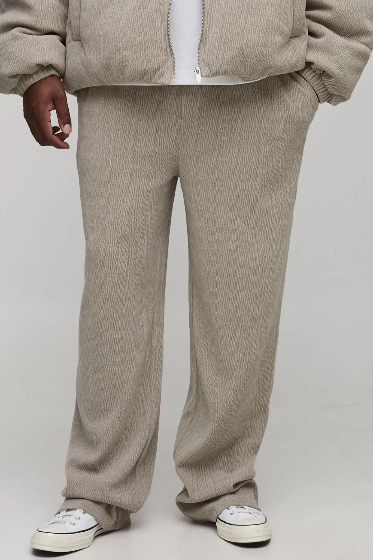 boohooMAN Pantalon à jambes superposées en synthétique texturé, coupe plus décontractée<Homme Tout Afficher|Pantalons Grande Taille