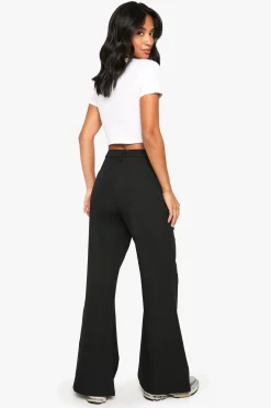 boohoo Pantalon à jambe évasée avec détails de couture fins<Femme Pantalons