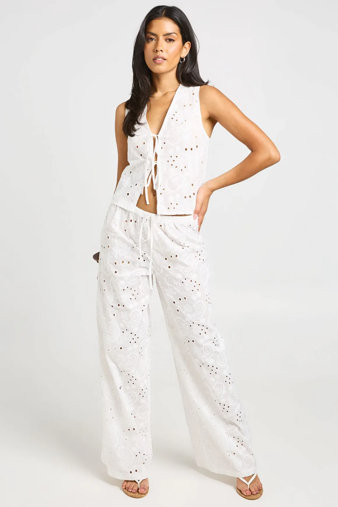 Pantalon Large À Broderie Anglaise Avec Cordon De Serrage