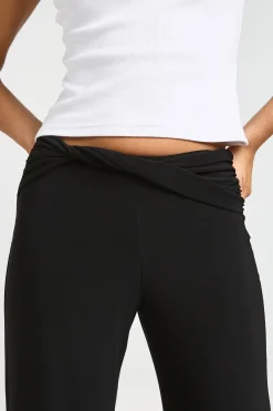 boohoo Pantalon Large À Double Couche Avec Détail Nœud En Tissu Slinky<Femme Pantalons