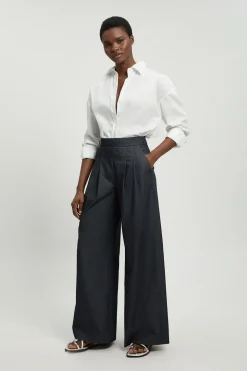 Pantalon Large En Denim Ajusté Avec Détails De Plis