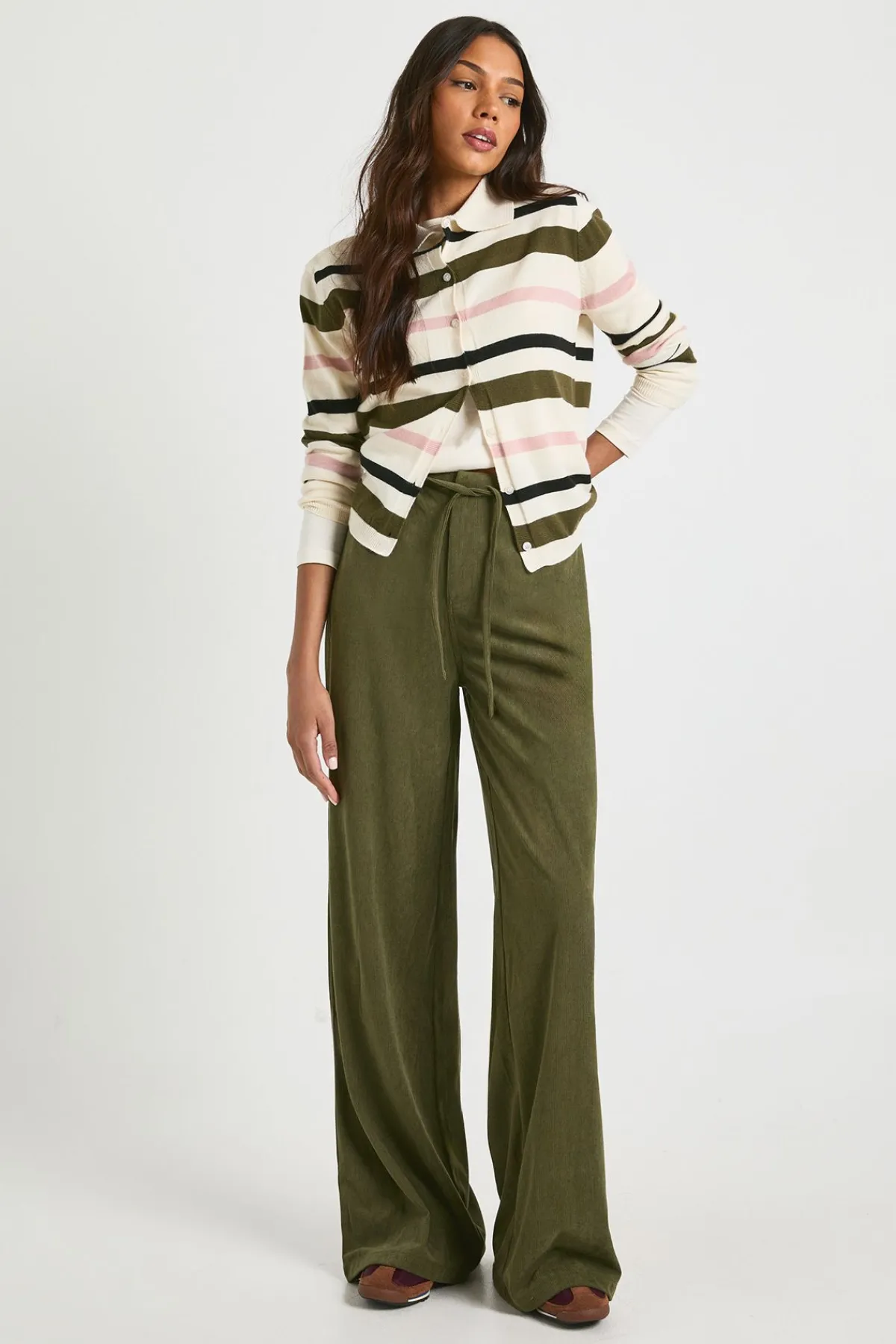 boohoo Pantalon Large En Velours Côtelé Avec Ceinture Nouée Pour Grandes Tailles<Femme Pantalons