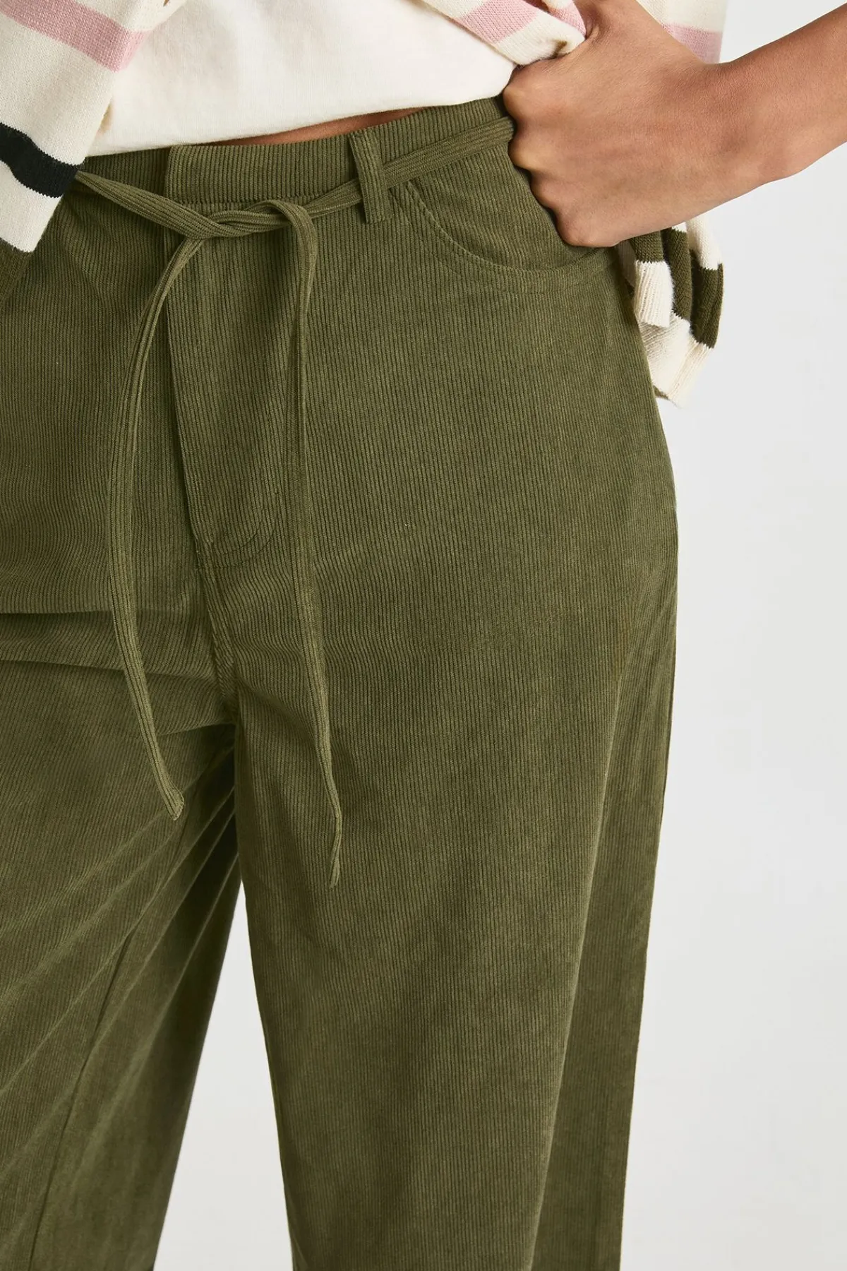 boohoo Pantalon Large En Velours Côtelé Avec Ceinture Nouée Pour Grandes Tailles<Femme Pantalons