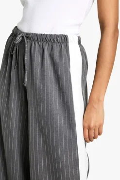 Pantalon Large À Fines Rayures Avec Taille À Cordon De Serrage