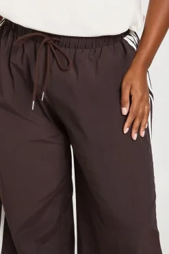 boohoo Pantalon Large Grande Taille Avec Bandes Latérales En Nylon<Femme Pantalons|Looks Chocolat