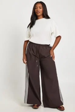 boohoo Pantalon Large Grande Taille Avec Bandes Latérales En Nylon<Femme Pantalons|Looks Chocolat