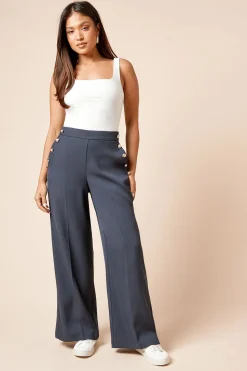 Pantalon Large Petite à Détails de Boutons Militaires