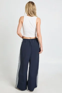 boohoo Pantalon Large Petite En Nylon À Bandes Latérales<Femme Pantalons