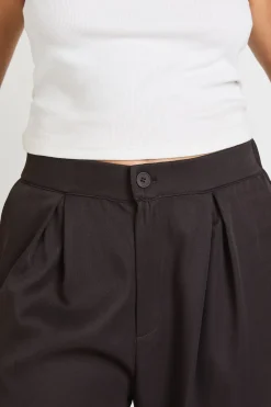 boohoo Pantalon Large À Pinces Devant Grande Taille<Femme Pantalons|Tailleurs