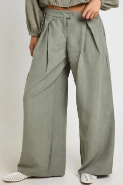 Pantalon Large À Pinces Sur Le Devant