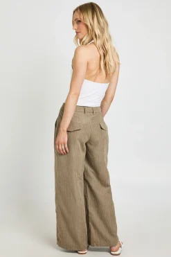 boohoo Pantalon Large À Plis Frontaux En Tissu Pêche Petite<Femme Pantalons