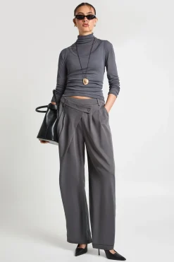 Pantalon Large Plissé à Ceinture Asymétrique
