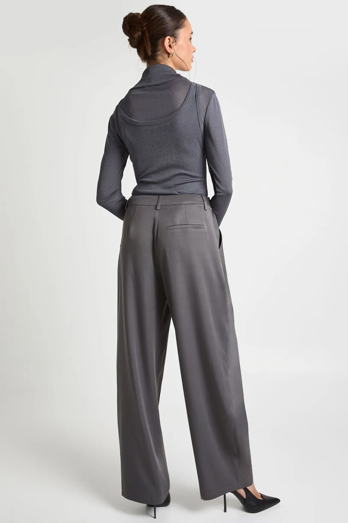 Pantalon Large Plissé à Ceinture Asymétrique