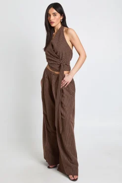 boohoo Pantalon Large Plissé À Rayures Aspect Peau De Pêche<Femme Pantalons|Looks Chocolat
