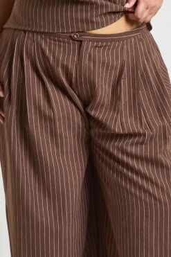 boohoo Pantalon Large Plissé À Rayures En Tissu Pêche Grande Taille<Femme Pantalons|Looks Chocolat