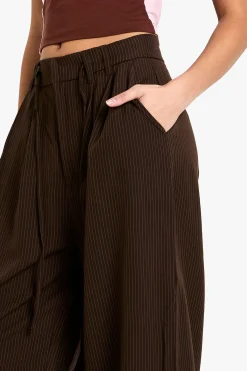 boohoo Pantalon Large À Rayures Fines Avec Cordon De Serrage<Femme Pantalons|Looks De Rentrée