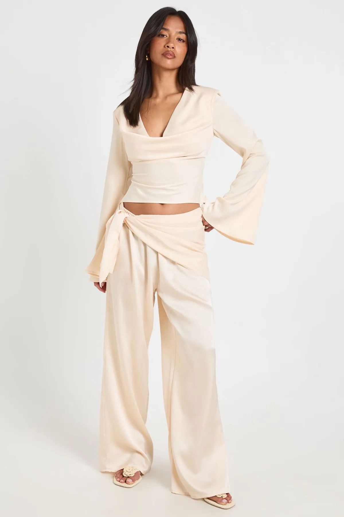boohoo Pantalon Large À Taille Nouée En Satin Petite<Femme Pantalons|Satin Et Dentelle