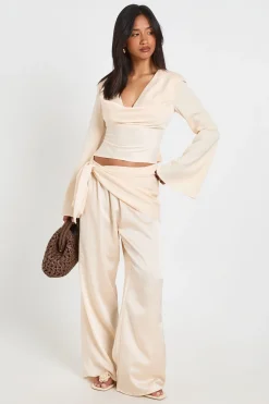 boohoo Pantalon Large À Taille Nouée En Satin Petite<Femme Pantalons|Satin Et Dentelle