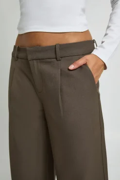 boohoo Pantalon Large Tailleur À Plis Devant<Femme Pantalons|Looks De Rentrée