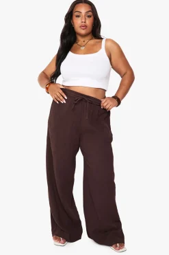 boohoo Pantalon Large Texturé Froissé Grande Taille<Femme Pantalons|Looks Chocolat