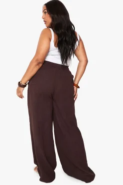 boohoo Pantalon Large Texturé Froissé Grande Taille<Femme Pantalons|Looks Chocolat
