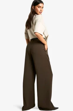 boohoo Pantalon long fluide ceinturé à jambes larges<Femme Pantalons|Looks Chocolat