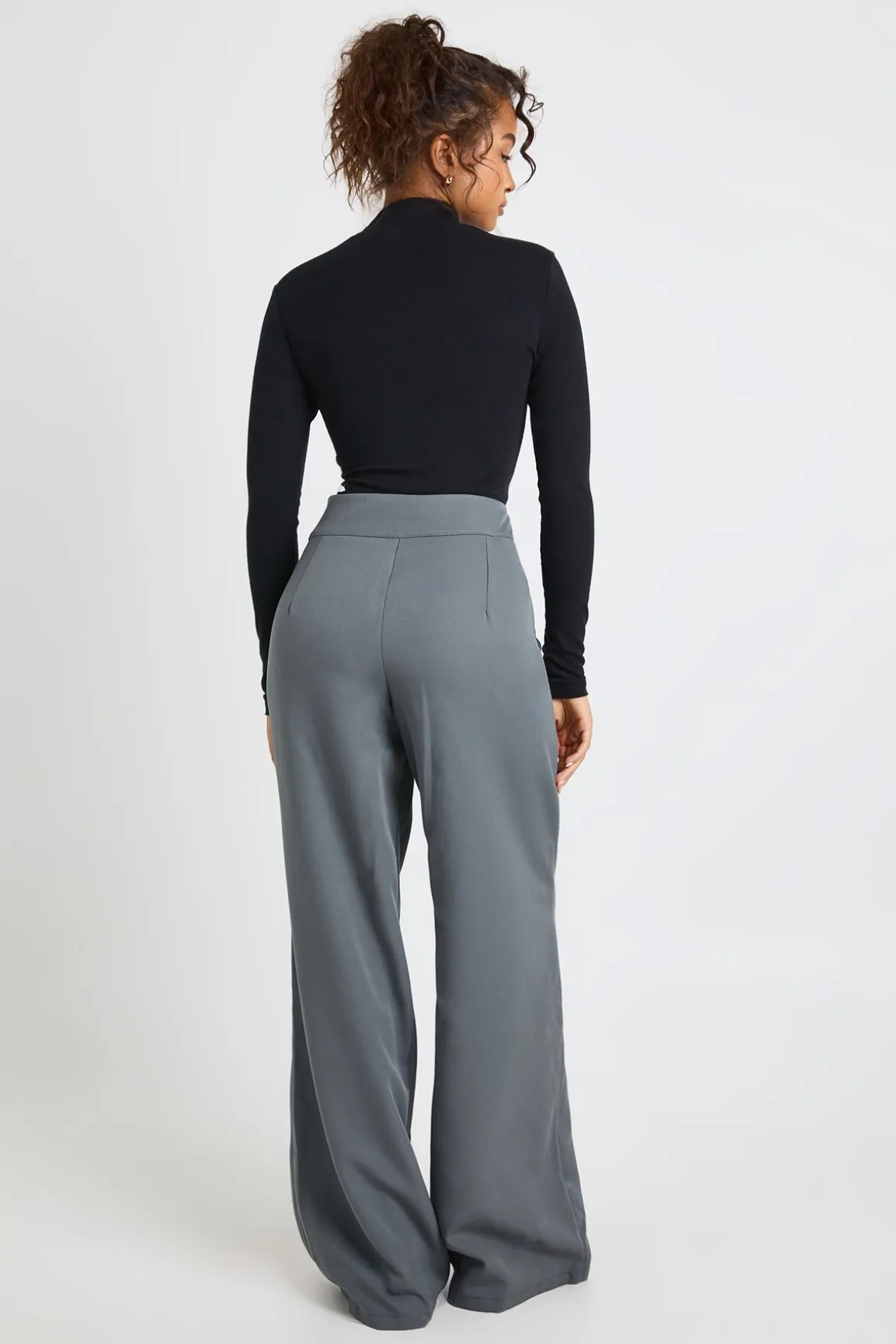 Pantalon long à jambe droite, taille basse, ceinturé