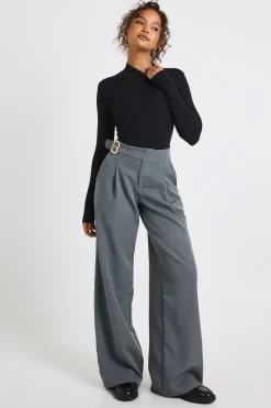 Pantalon long à jambe droite, taille basse, ceinturé