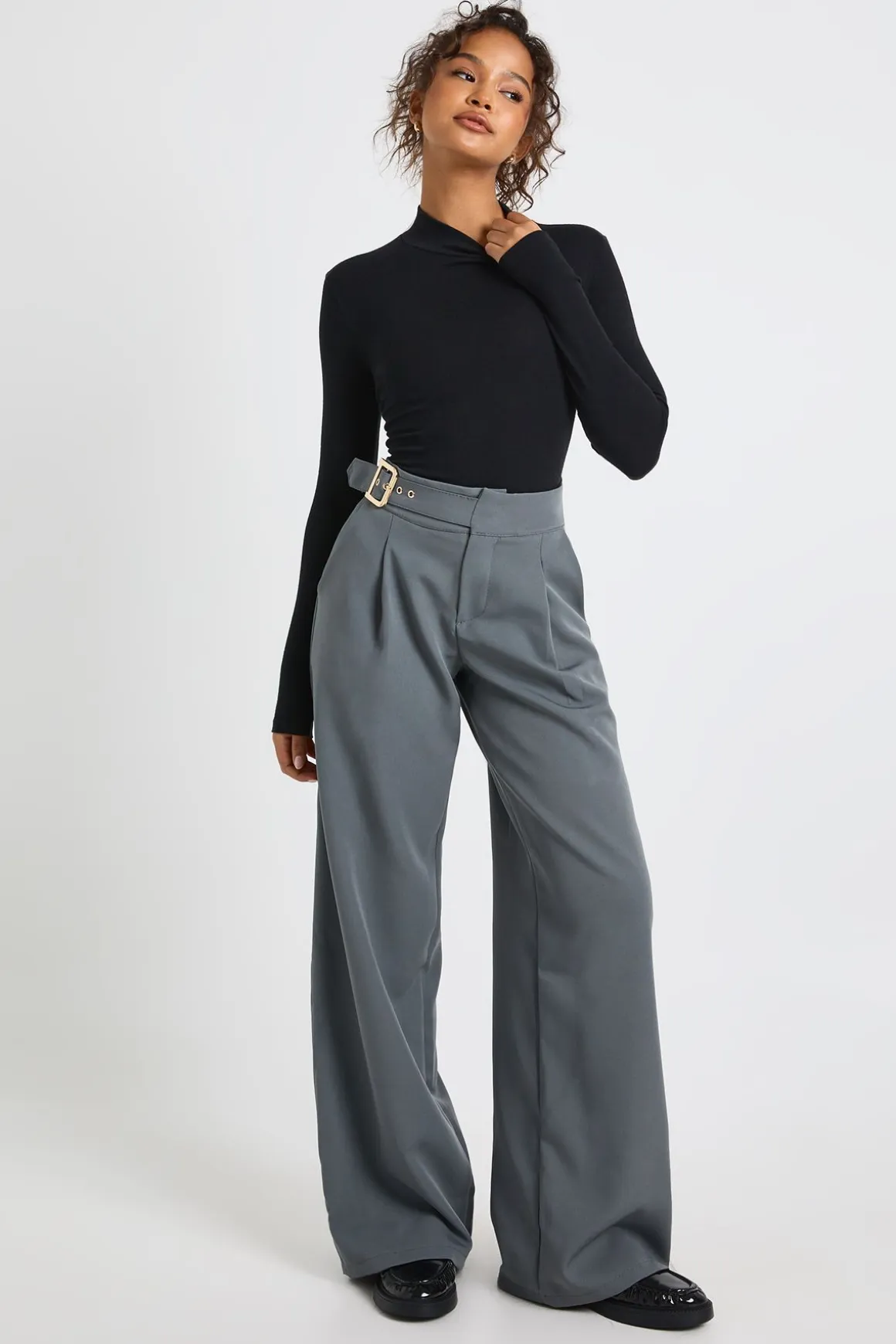 Pantalon long à jambe droite, taille basse, ceinturé