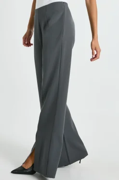 Pantalon à ourlet fendu et jambes évasées