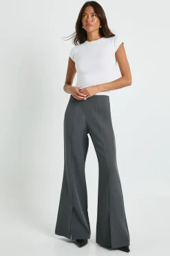 Pantalon à ourlet fendu et jambes évasées