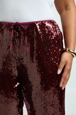 boohoo Pantalon pailleté à taille basse avec ceinture à cordon pour grandes tailles<Femme Pantalons|Looks Bordeaux