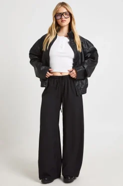 boohoo Pantalon Petite À Jambes Larges En Tissu Tissé Avec Taille Élastiquée Et Cordon De Serrage<Femme Pantalons