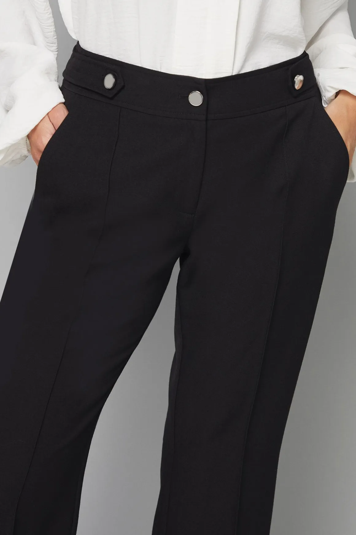 Pantalon Petite Noir Élégant Coupe Évasée
