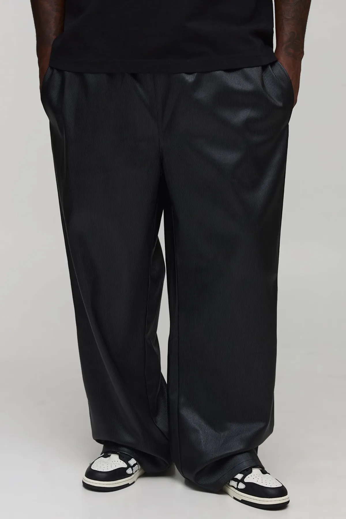 boohooMAN Pantalon à plis accentués en synthétique, coupe décontractée<Homme Tout Afficher|Pantalons Grande Taille